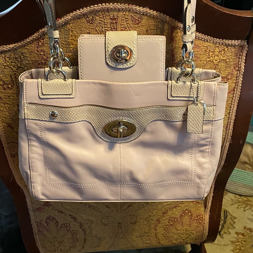 Vintage Penelope lavender coach bag  and wallet. Faux snakeskin silver hardware.